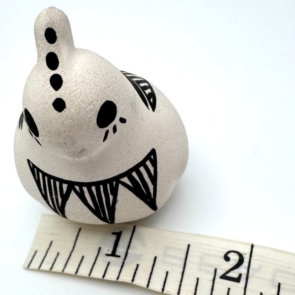 Acoma Pueblo Handcrafted Chino Ceramic Quail Bird Figurine Black & White Pottery - Picture 2 of 7